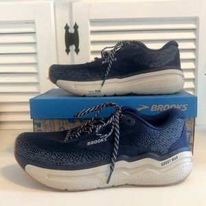 Brooks Brothers Ghost Max 2 in navy blue, size 9